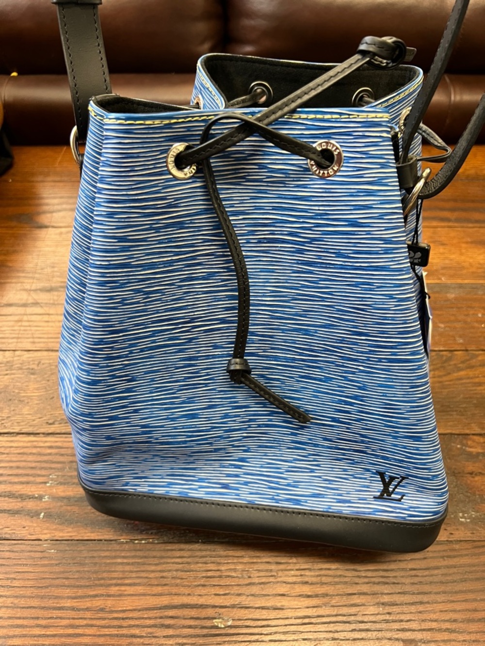 DENIM PETIT NOE Louis Vuitton Blue Epi Leather Bucket - Picture 9 of 11